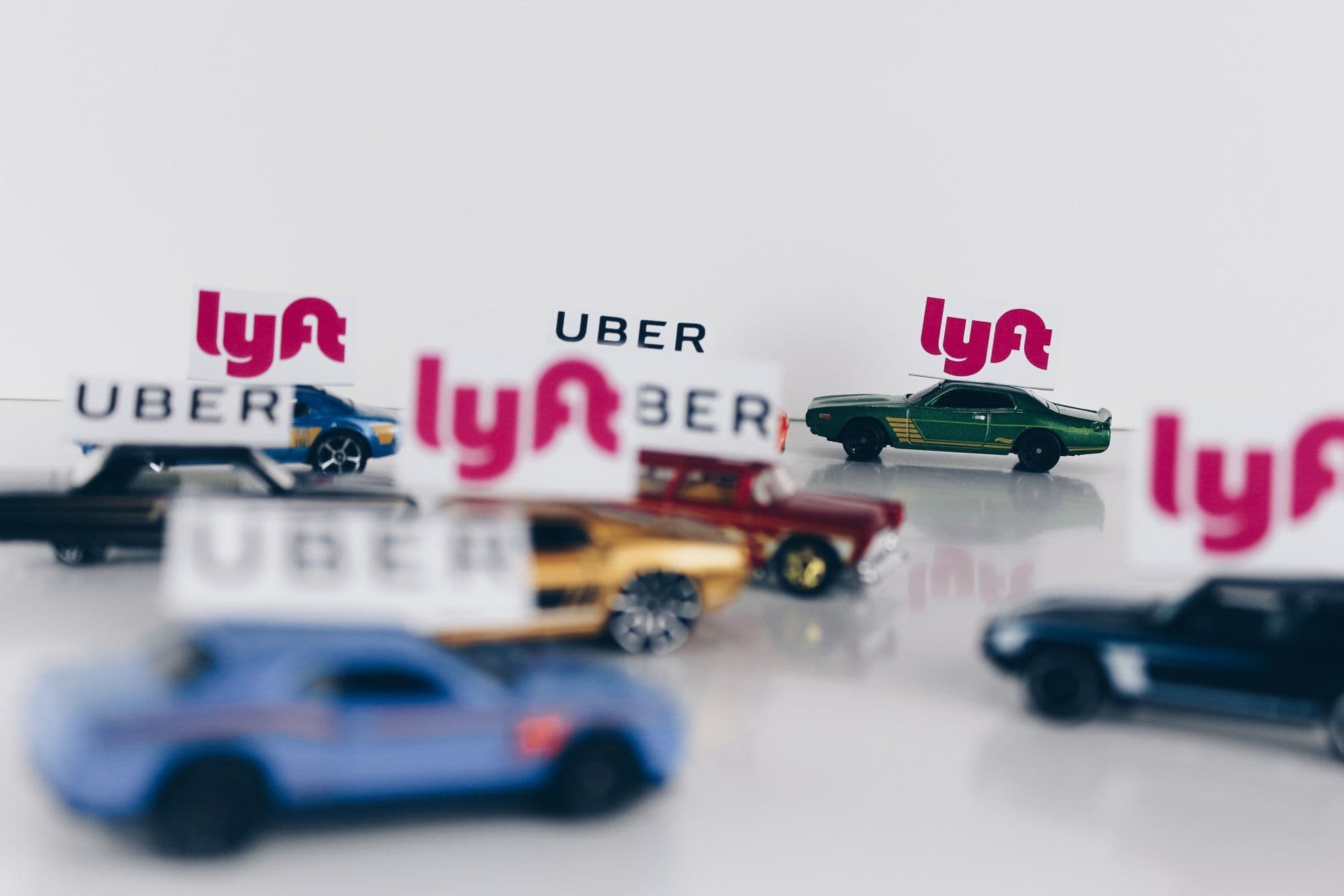 Brazillian Man Pleads Guilty in US, Admits to Creating and Selling Fake Profiles on Ridesharing Apps