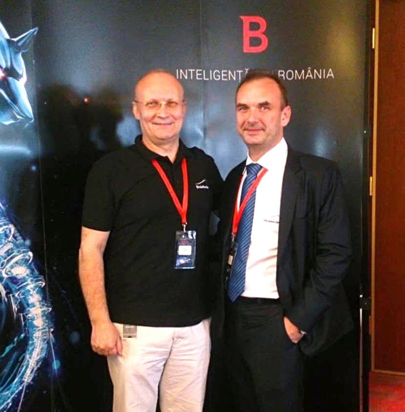 ຜູ້ຮ່ວມກໍ່ຕັ້ງ Bitdefender, Florin Talpes ພ້ອມກັບທີມງານພາກພື້ນ ໃນງານກິດຈະກຳຂອງ Bitdefender
